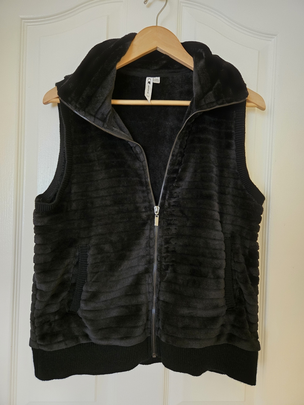 Cable & Gauge Black Faux Fur Vest Zip Up Plush Ribbed Sleeveless Jacket M EUC
